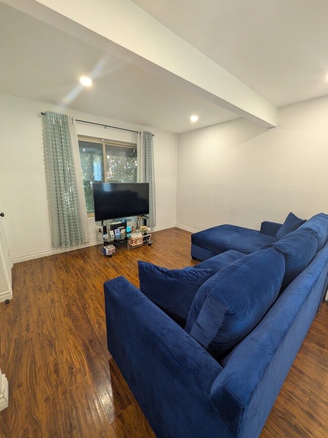 Photo - 5652 Yolanda Ave Unidad #9