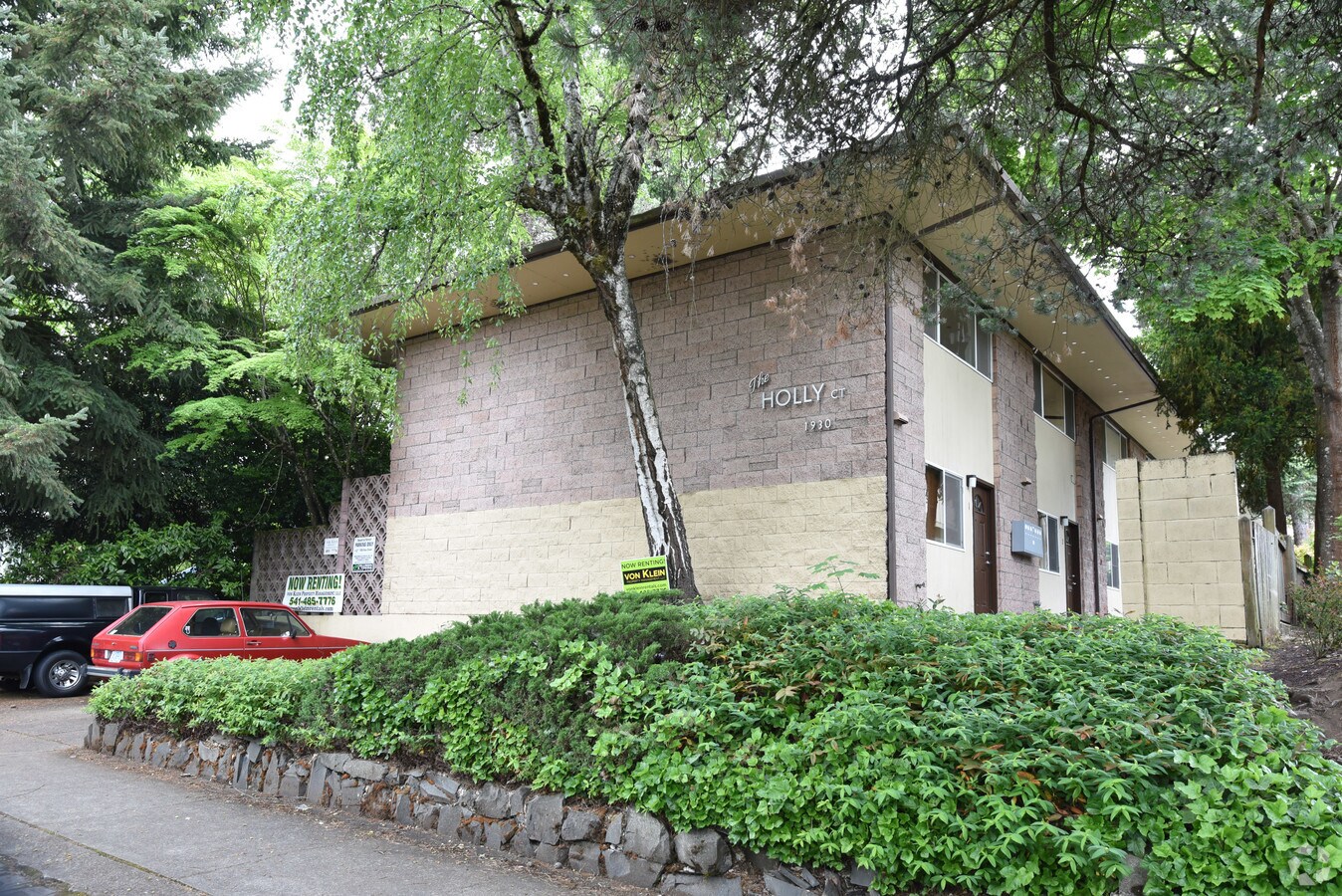 Holly Court - Holly Court Apartments