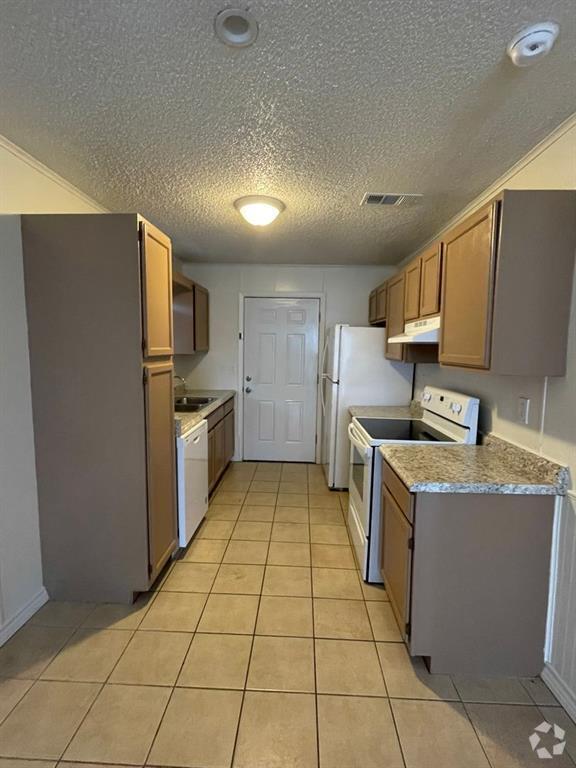 Building Photo - 202 Aster St Rental