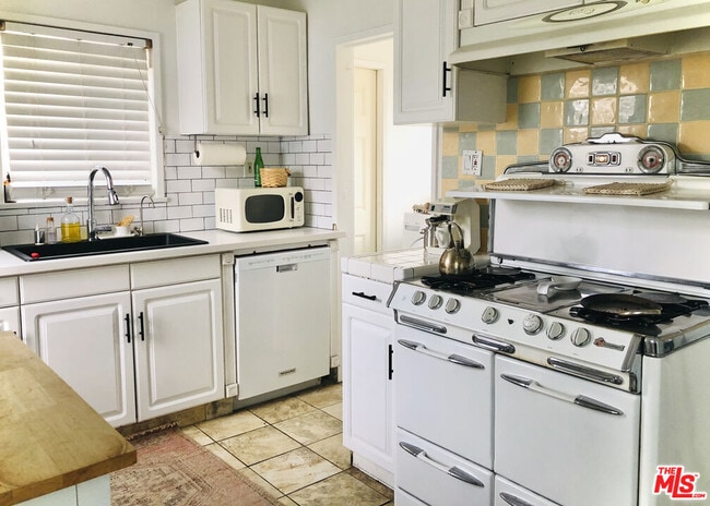 Photo - 459 N Bandini St