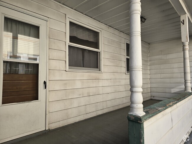 Building Photo - 504 Oak St Unit 504 OAK ST Rental