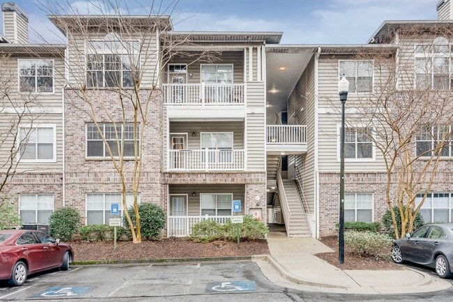Building Photo - 2700 Pine Tree Rd NE Unit 1218