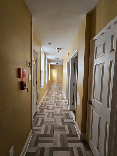 Building Photo - 240 W Glenwood Ave Unit 1
