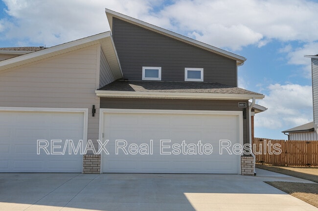 Building Photo - 1405 SW Poigai Wy Unit 1