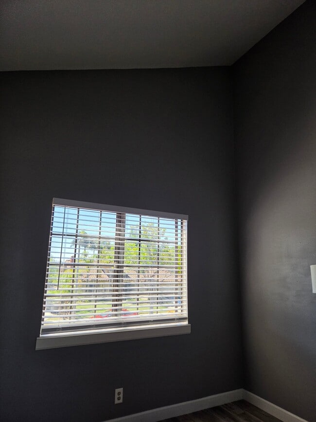 Photo - 2721 Ivanhoe Ave