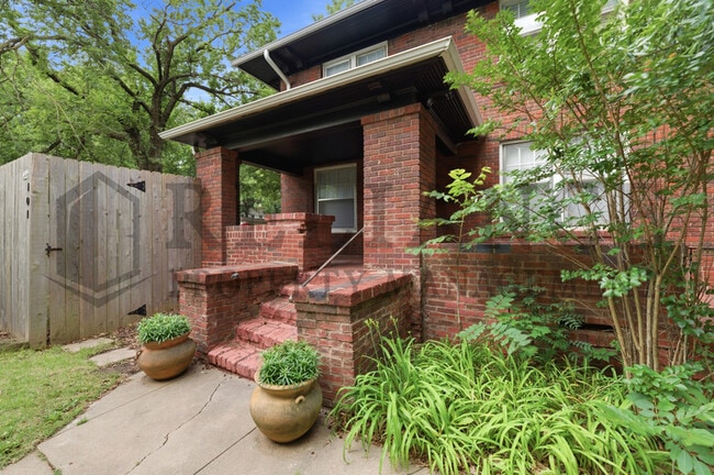Photo - 101 N Belmont Pl