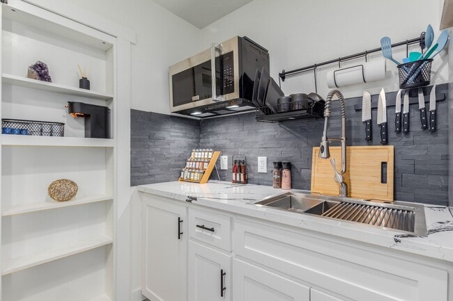 Photo - **COMING SOON!**Central- Charming 1 bd w/ ...