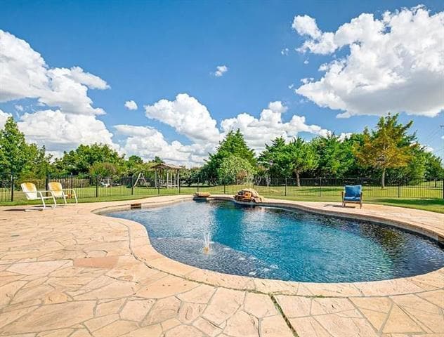 Photo - 400 Chippendale Dr