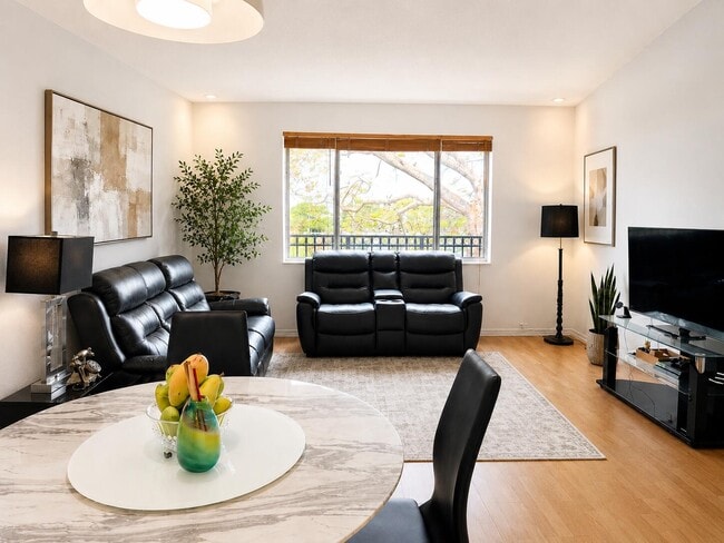 Photo - 711 SW 148th Ave