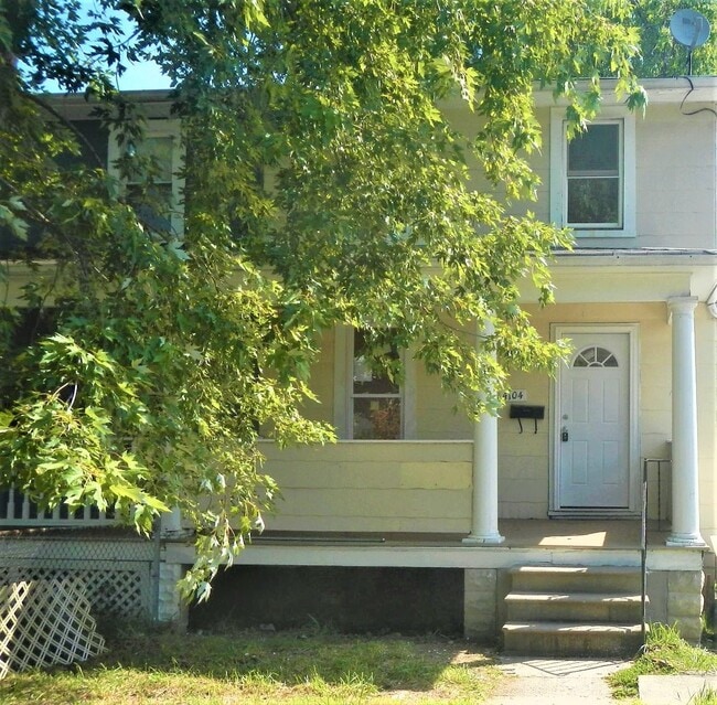 Building Photo - Bright & Comfortable Waltherson Townhouse