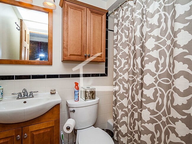 Photo - Nicely renovated, pet friendly 2 bed in the heart of Beacon Hill.