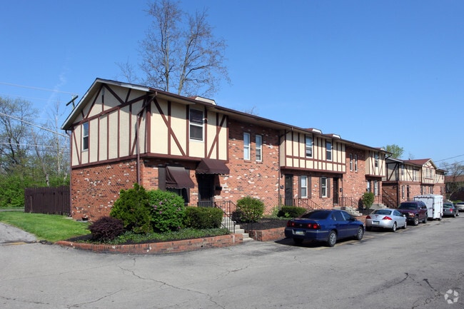 Cross Creek Apartments and Townhomes