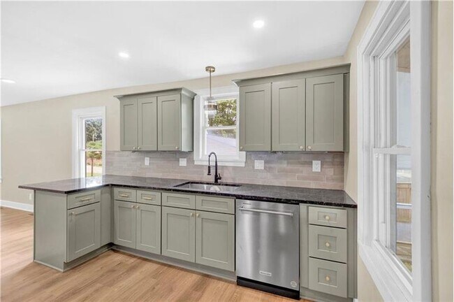 Photo - 2332 Cooledge Ave