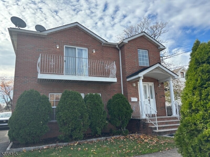 Photo - 112 Clark St House