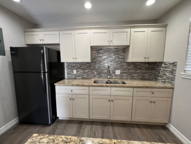 Photo - 1232 E Live Oak Rd