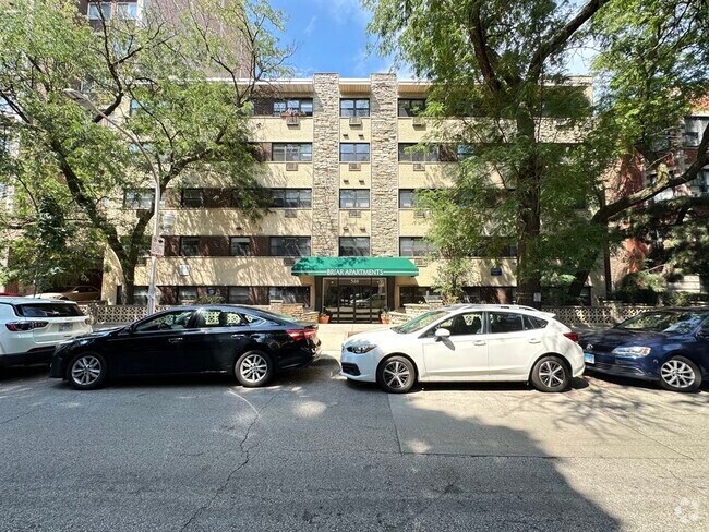 Building Photo - 513 W Briar Pl Rental