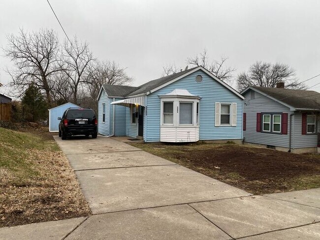 $725 Cute! Great Location! - $725 Cute! Great Location!