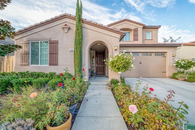 Photo - Beautiful 5 bedroom / 4 bath near Clovis East