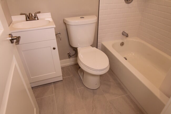 Photo - 1649 Pratt St Unit 1st Floor - A