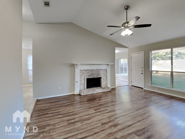 Photo - 705 Stonebrooke Dr