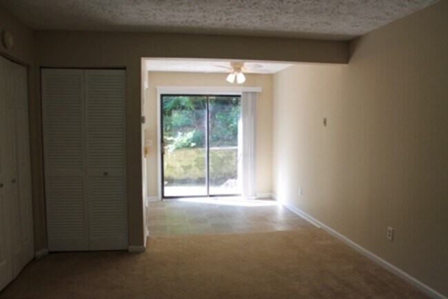 Photo - 306A Gillespie Rd