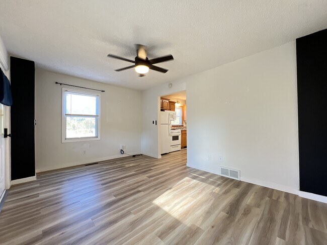 Photo - 579 W 16th St