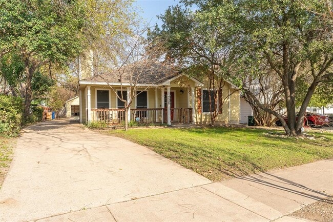 Photo - 708 W Annie St