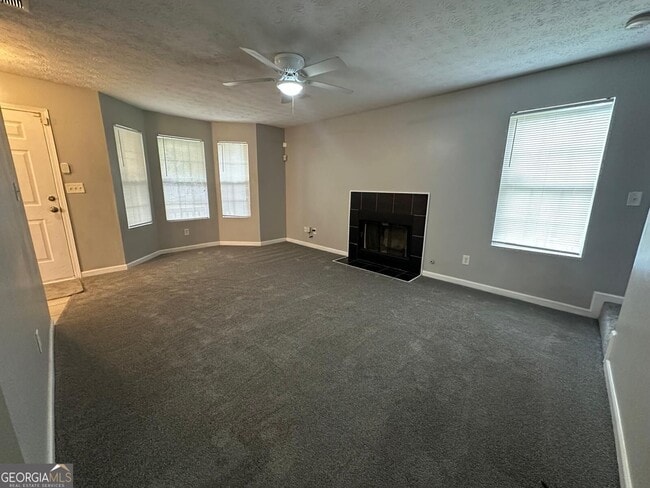 Photo - 610 Waynes Ct SE