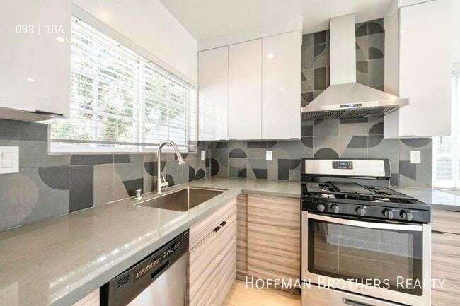 Building Photo - 4707 N. Figueroa St Rental