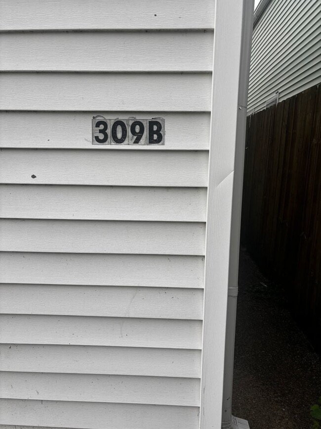 Photo - 309 E Virginia St Unit B