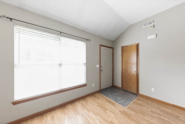 Photo - 948 N Pine St