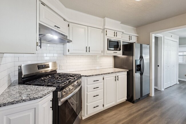 Photo - Location, Light & Lifestyle! 3-Bedroom Tul...