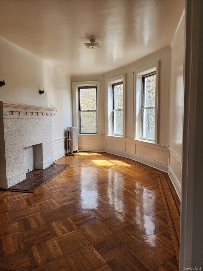 Photo - 47-12 39th Pl