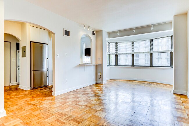 Photo - 2515 K St NW Unidad 604