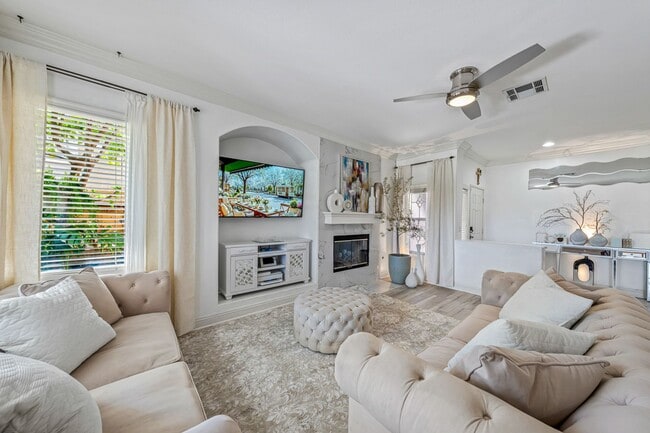 Building Photo - Beautiful Townhome in Chula Vista zz
