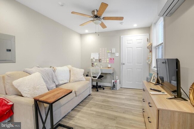 Building Photo - 752 S 9th St Unit 2R