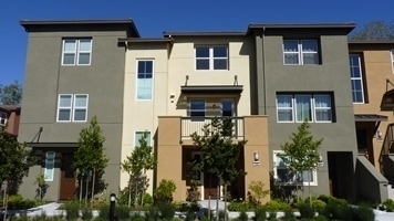 Building Photo - Luxury townhouse at Fusion. Many upgrades ...