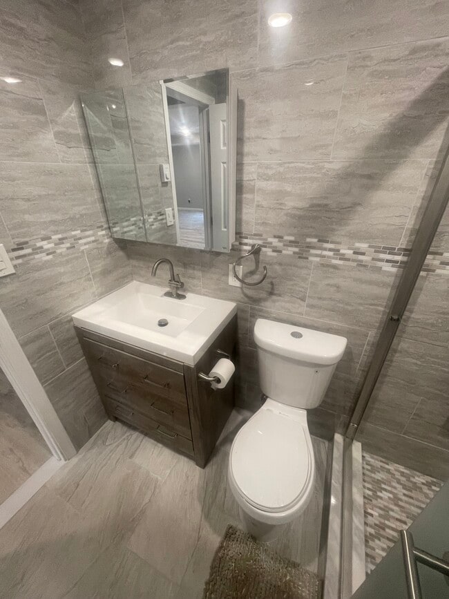 Bathroom - 14 Noxen Rd Unit 5