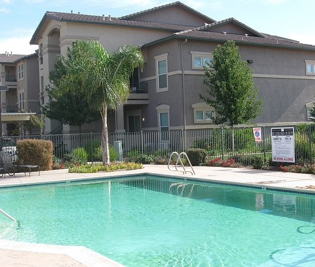 Geneva Pointe