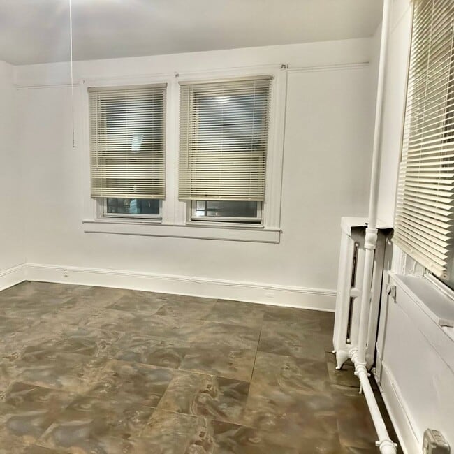 Building Photo - 248 Lawrence Ave