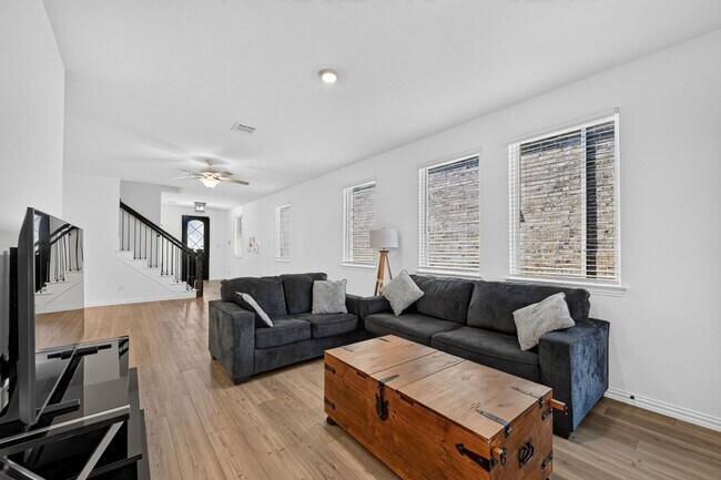 1678 Gracehill Wy