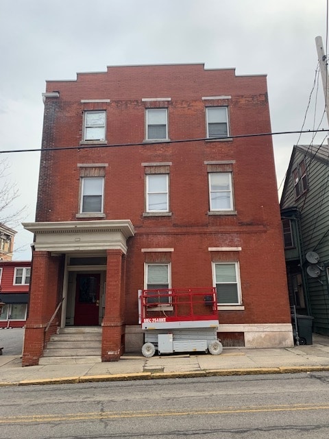 Front Entrance - 331 Penn St Unit 3A
