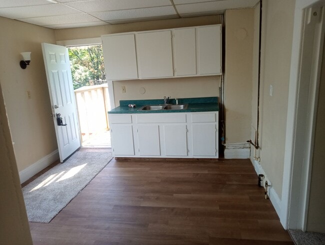 Photo - 135 Everett St Unit Upper