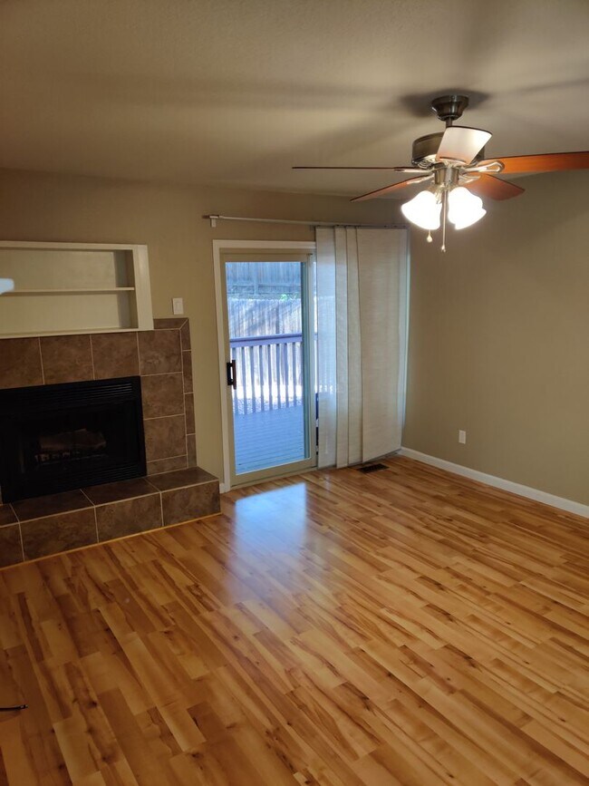 Great 2 bedroom single level townhome in q... House Rental in