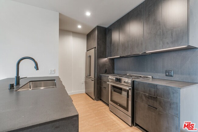 Photo - 3688 Overland Ave Unidad PH14