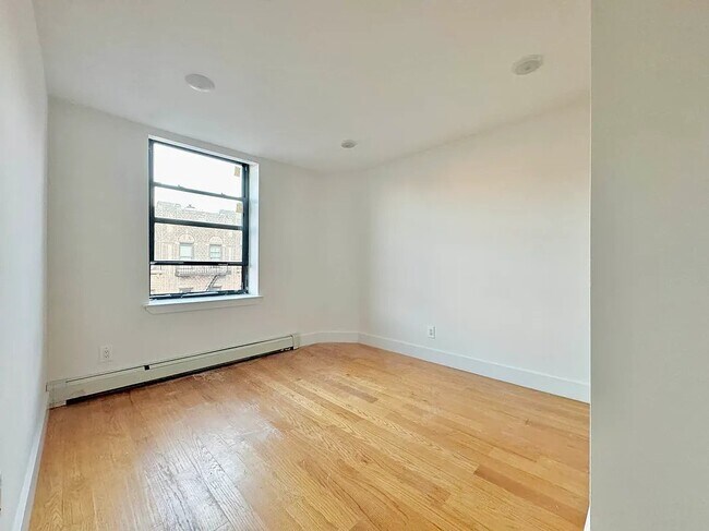 Photo - 90 E 18th St Unit 4B