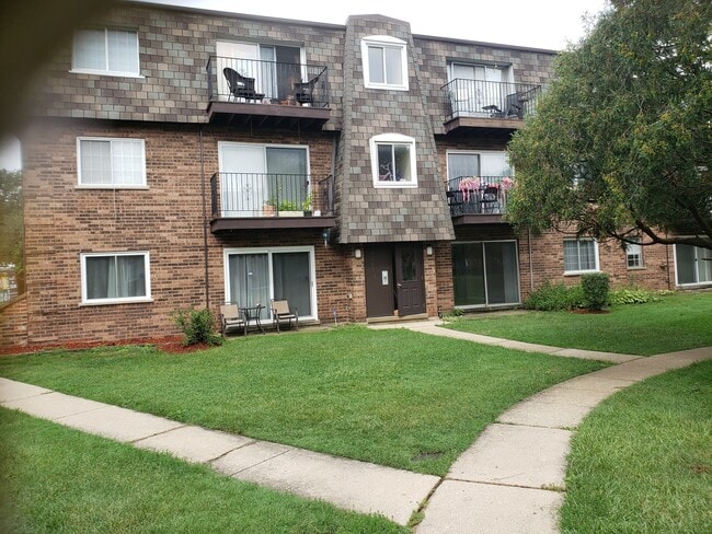 Building Photo - 9385 Bay Colony Dr Unit 1N Rental