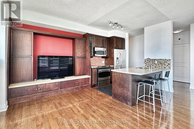 Photo - 1910 Lake Shore Blvd W Unité 807