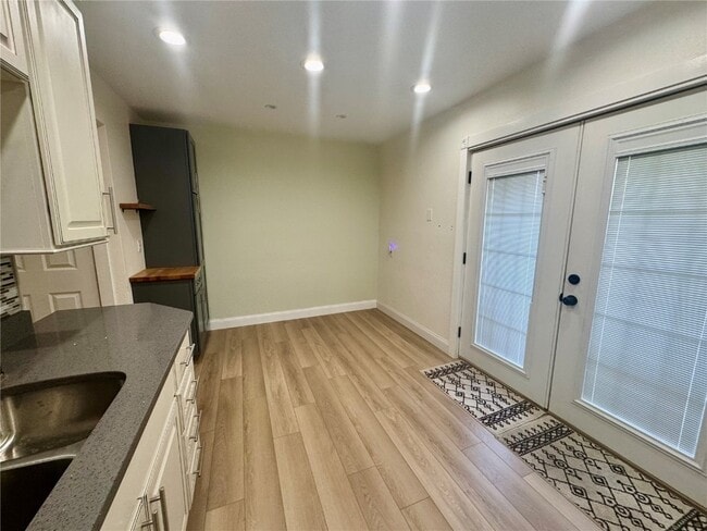 Photo - 4259 Burnett Walk