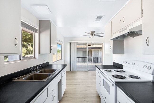 Building Photo - 55170 Airlane Dr Unit 8D